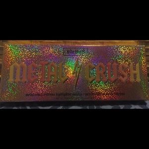Kat Von D- Metal Crush highlighter palette